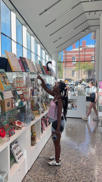 Bee browsing a bookshop